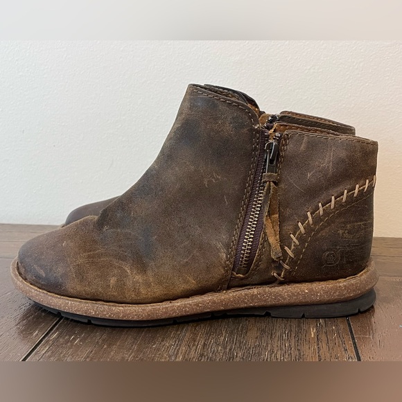 Born Tora Brown Distressed Leather Booties Womens size 9 - Picture 8 of 10